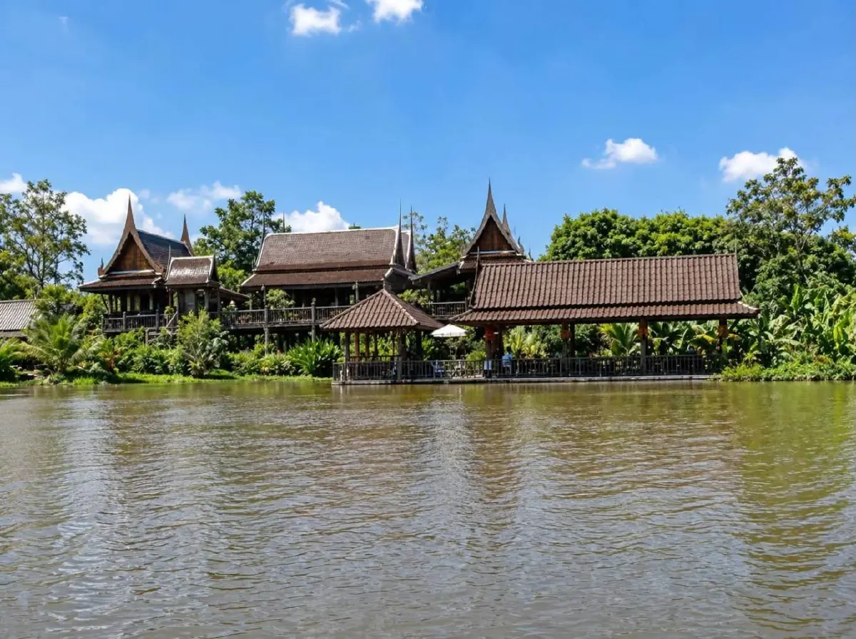 ฮือฮา ประกาศขายบ้านเรือนไทย โลเคชั่นดัง เห็นราคาร้องว้าว