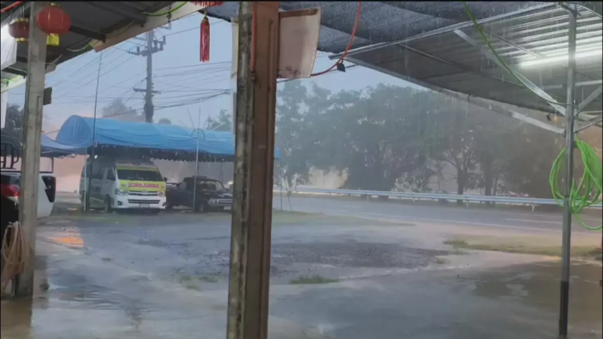 ชาวบ้านลุ้นหนัก ฝนถล่มทับลาน น้ำป่าหลากท่วมวังน้ำเขียว 