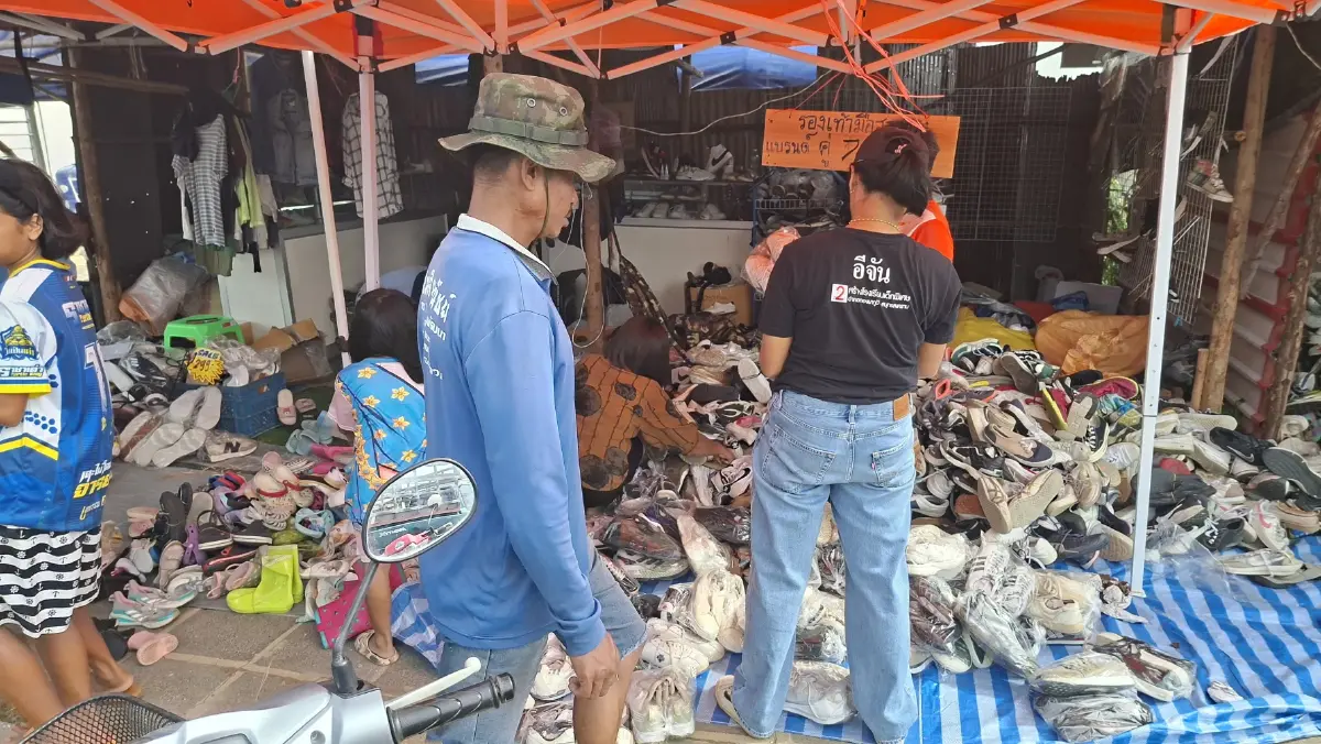 คึกคักในรอบปี! คนไทยแน่นตลาดช่องจอม กระตุ้นเศรษฐกิจชายแดน