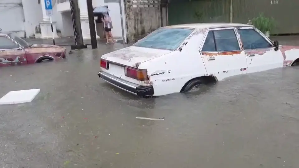 หนักสุดรอบ 30 ปี! นครพนมจมบาดาล ฝนถล่ม 107 มม. ท่วมย่านเศรษฐกิจ
