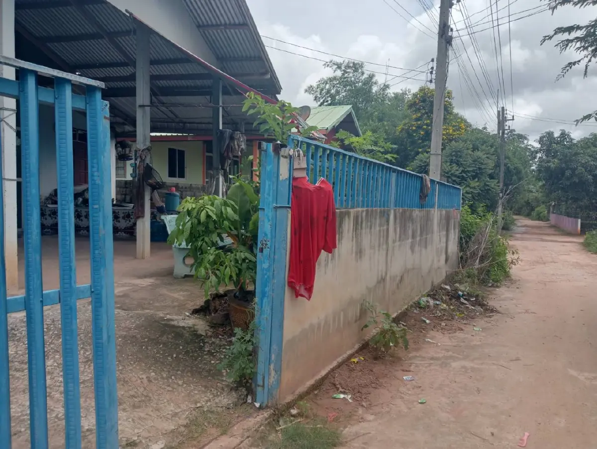 ชาวบ้านกาฬสินธุ์ แขวนผ้าแดงหน้าบ้าน ผวา ผีแม่ม่ายคร่าชีวิต