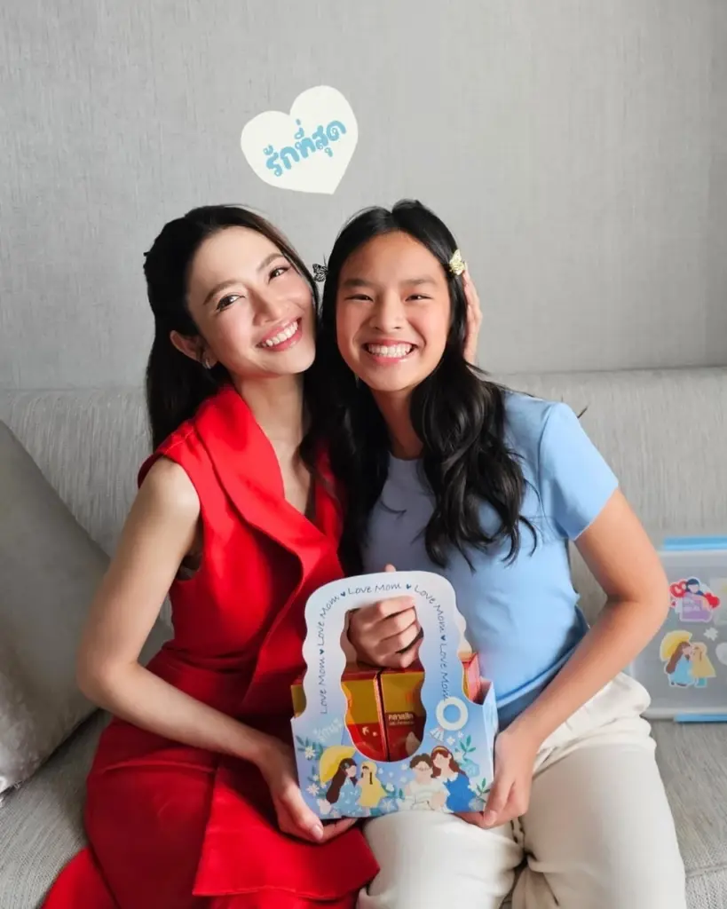 แฟนคลับเทียบภาพ "แอฟ ทักษอร" คู่คุณแม่ vs ถ่ายคู่ "น้องปีใหม่"