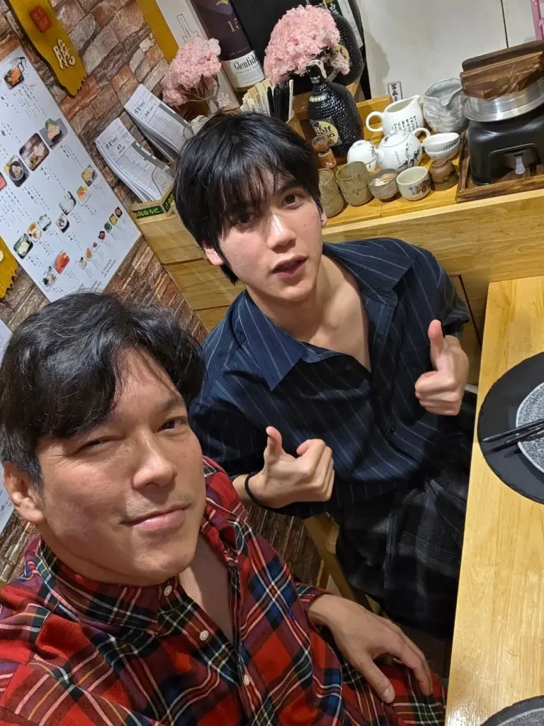 ไม่ค่อยออกสื่อ  "น้องพิพ" ลูกชายคนโต "ปิ๊บ รวิชญ์" ฉายแววความหล่อ