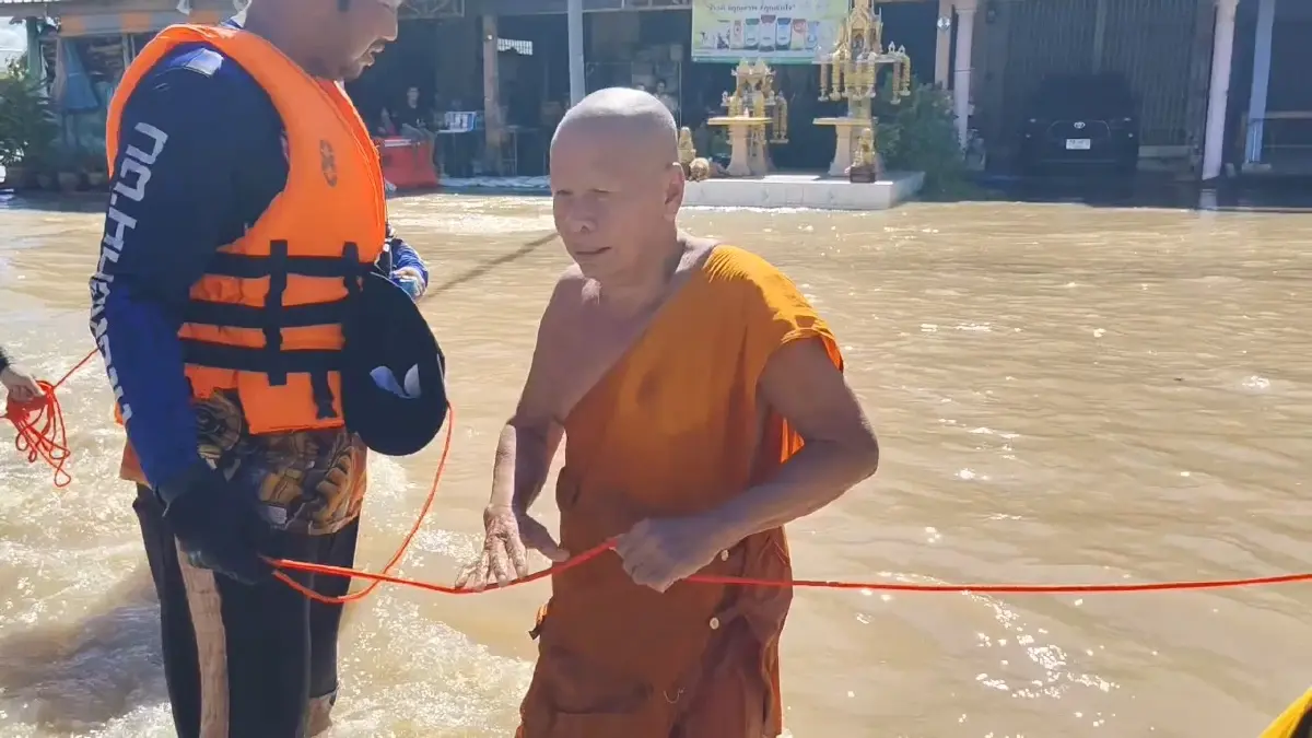 วิกฤตหนักสว่างอารมณ์! น้ำทะลักสูง 1.5 เมตร ชาวบ้านหนีขึ้นชั้น 2