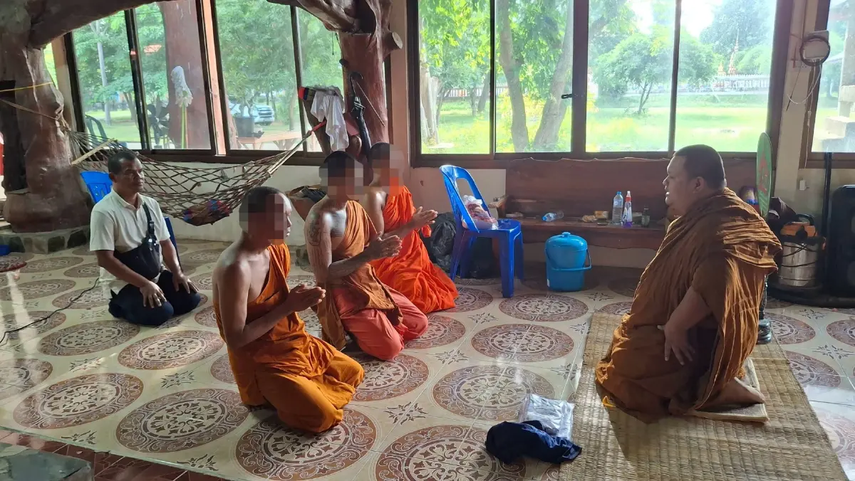 งามไส้! บุกจับเจ้าอาวาสพร้อมพระลูกวัดใช้เงินบุญซื้อยาบ้าเสพ