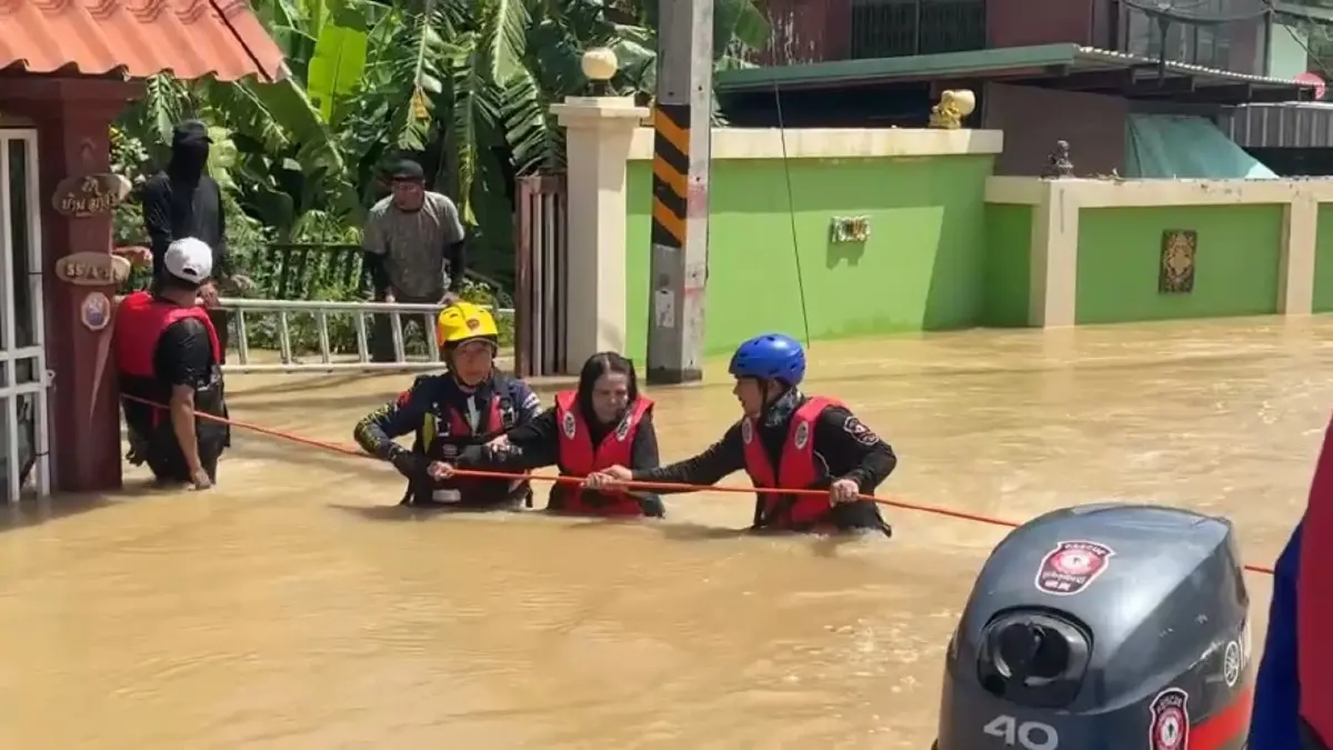 วิกฤตหนักสว่างอารมณ์! น้ำทะลักสูง 1.5 เมตร ชาวบ้านหนีขึ้นชั้น 2