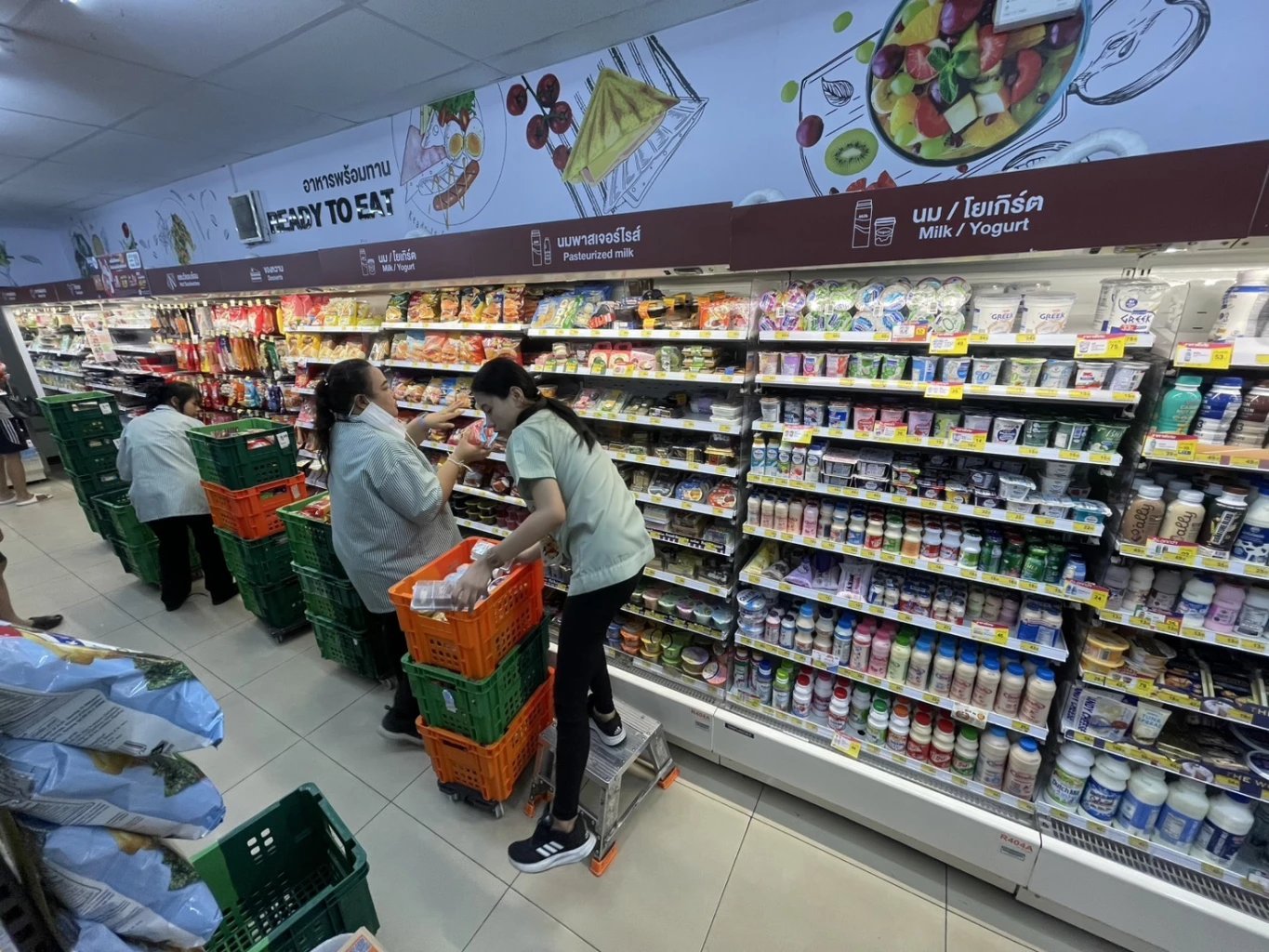 "7-11" เคียงข้างชุมชน เร่งส่งสินค้าจำเป็นถึงพื้นที่ที่เข้าถึงได้  ท่ามกลางสถานการณ์น้ำท่วม”