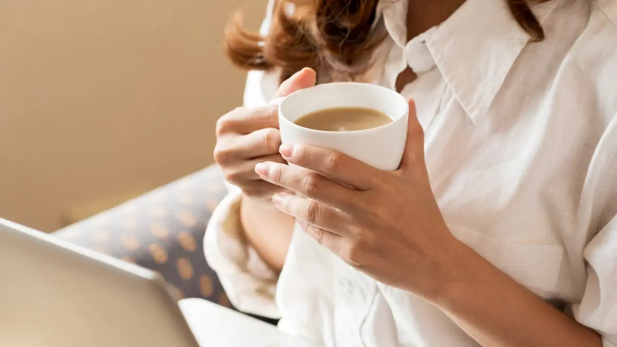 ติดคราบเหลืองได้ไง? สงสัยไหมทำไมดื่มกาแฟแล้วฟันเปลี่ยนสี