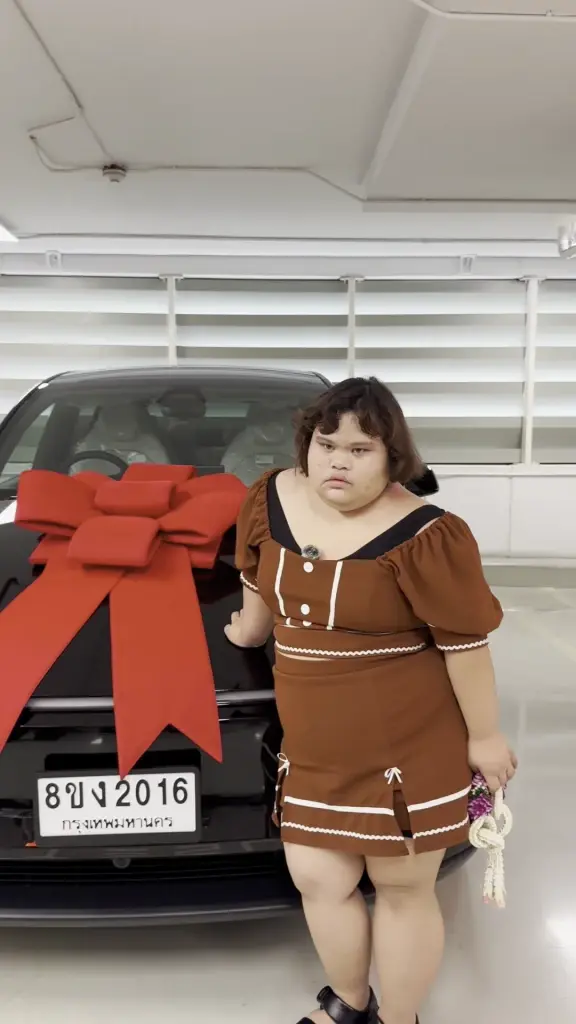 ส่องเลขทะเบียน   อินฟลูเอนเซอร์ชื่อดัง  รถใหม่มูลค่ากว่า 2 ล้าน
