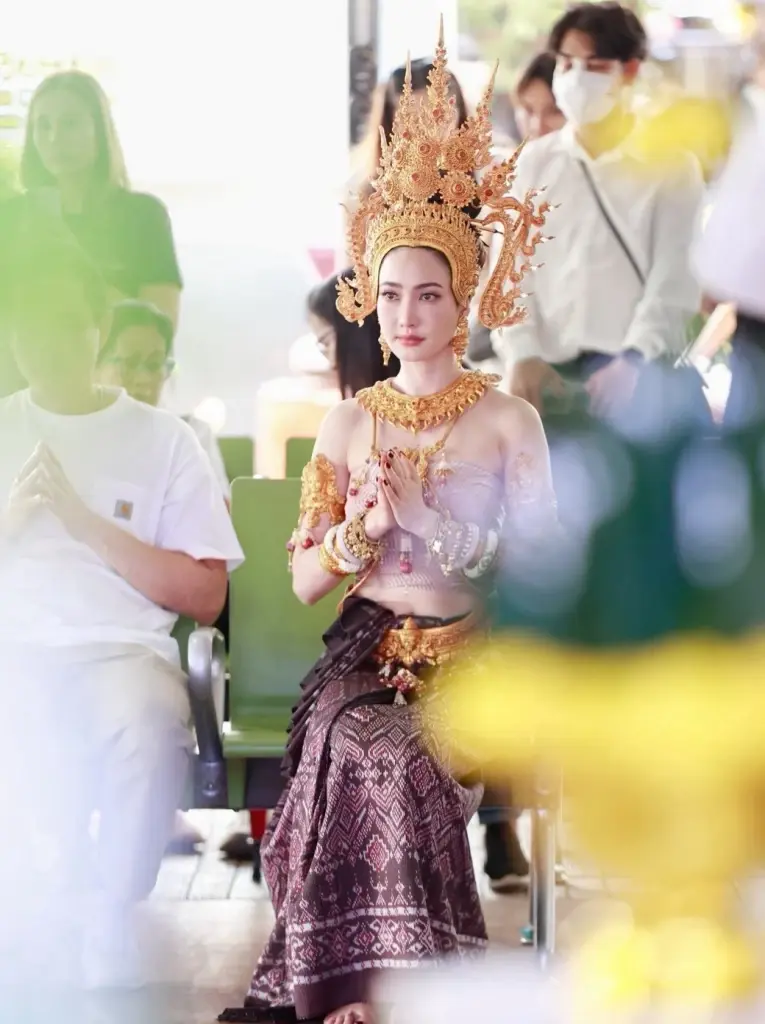 เจ้าแม่นาคีมาเอง แต่งชุดไทยสวยสง่า รำบวงสรวงองค์พญานาคราช