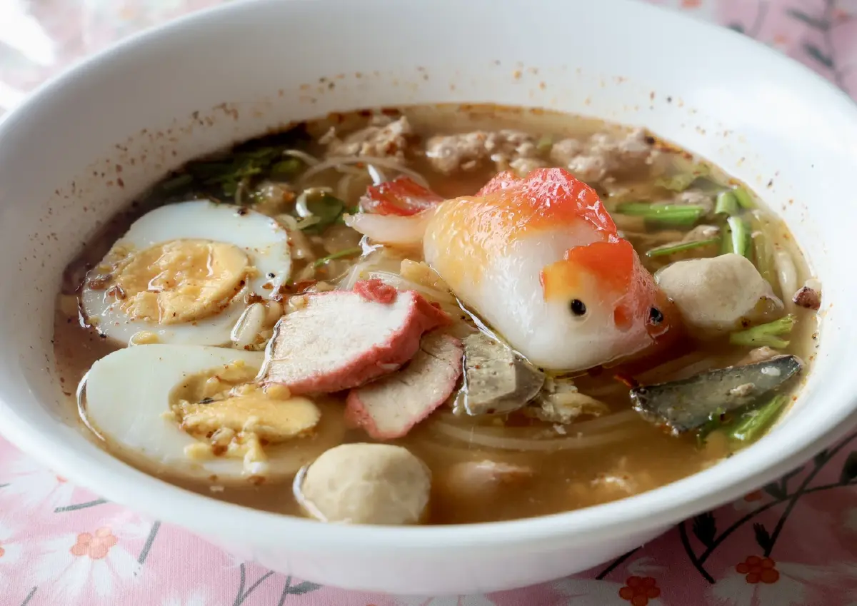 น่ารักเกินต้าน ก๋วยเตี๋ยวปลาทอง โฮมเมดดังเชียงใหม่ บุ๋งๆเต็มชาม