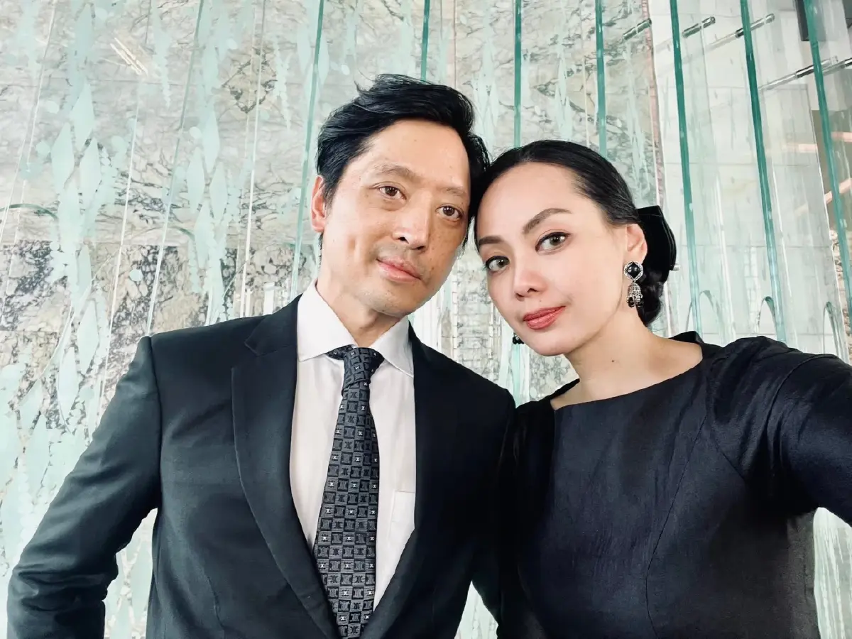 รู้จัก "คุณณุช" แฟนสาว "ท่านอ่อง" ผู้คอยดูแลไม่ห่าง ดีกรีไม่ธรรมดา