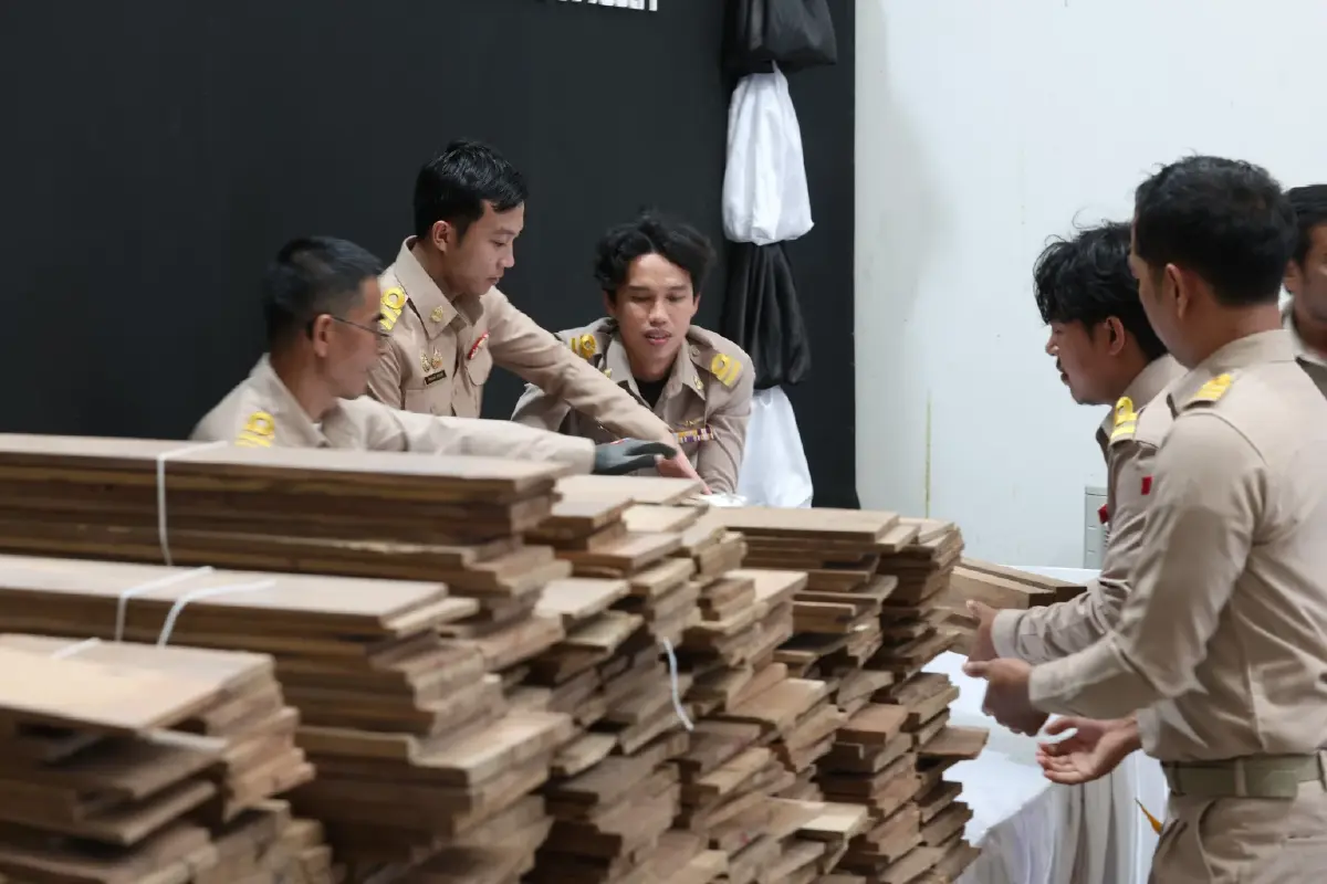 พิธีรับมอบไม้จันทน์หอม จัดสร้างพระโกศจันทน์และหีบพระศพ เจ้าฟ้าพัชรกิติยาภา