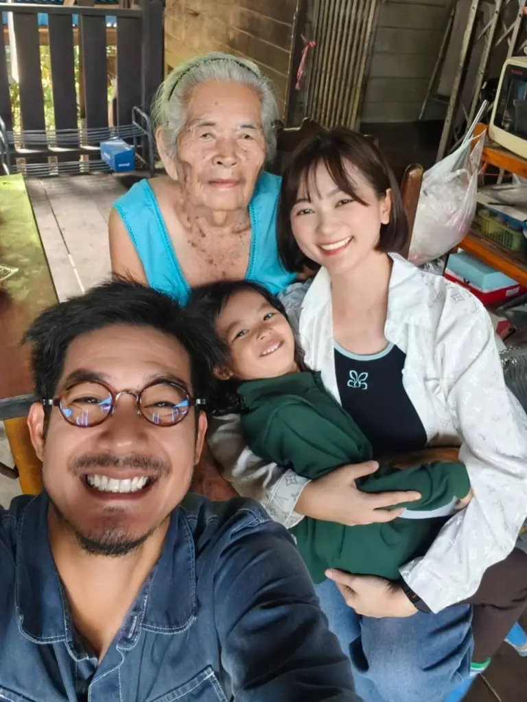 เวียร์ ศุกลวัฒน์ พาลูกภรรยาเยี่ยมย่าทวด พร้อมเมนูบ้านๆ แสนอร่อย