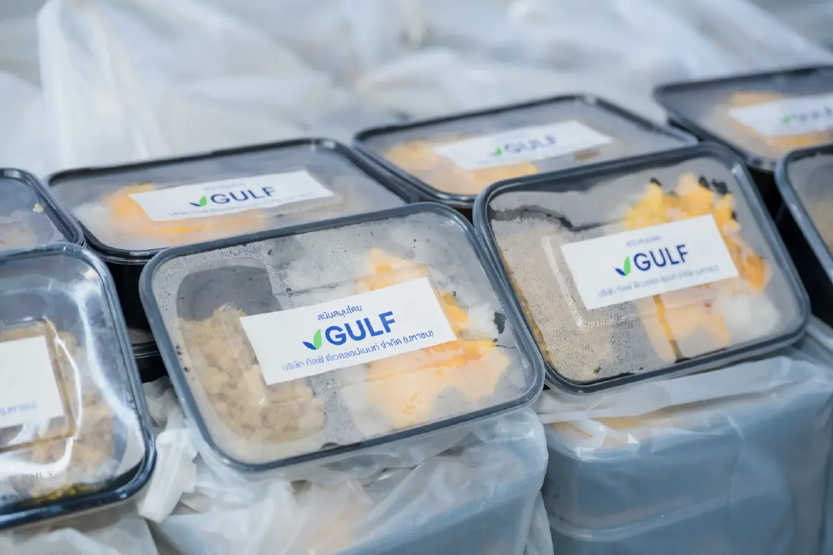 GULF ส่งมอบอาหารปรุงสุก 16,000 กล่อง ให้ ผู้ว่าฯชัชชาติ ช่วยผู้ประสบภัยน้ำท่วม