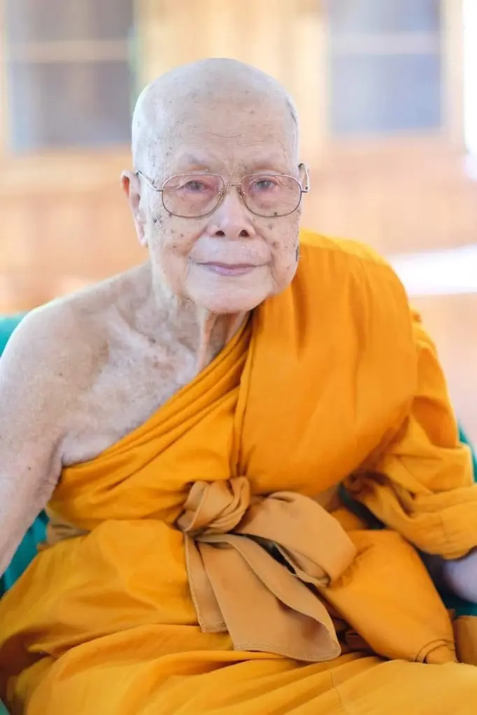 เผยอายุ "หลวงพ่อสายบัว ถาวรธมฺโม" พระเกจิดังเพชรบูรณ์ มรณภาพสงบ