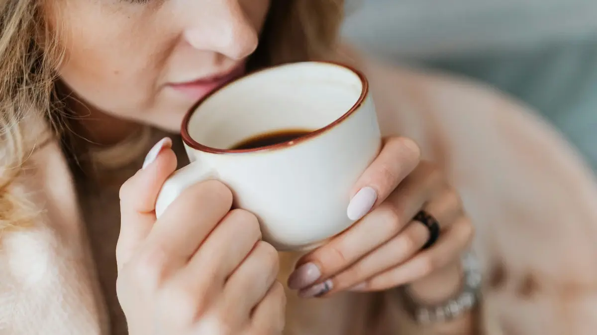ติดคราบเหลืองได้ไง? สงสัยไหมทำไมดื่มกาแฟแล้วฟันเปลี่ยนสี