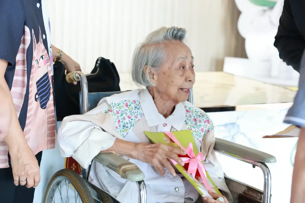 ร่วมอนุโมทนา นาวาอากาศเอกพิเศษหญิง มอบที่ดิน 4 แปลงให้ รพ.สงฆ์