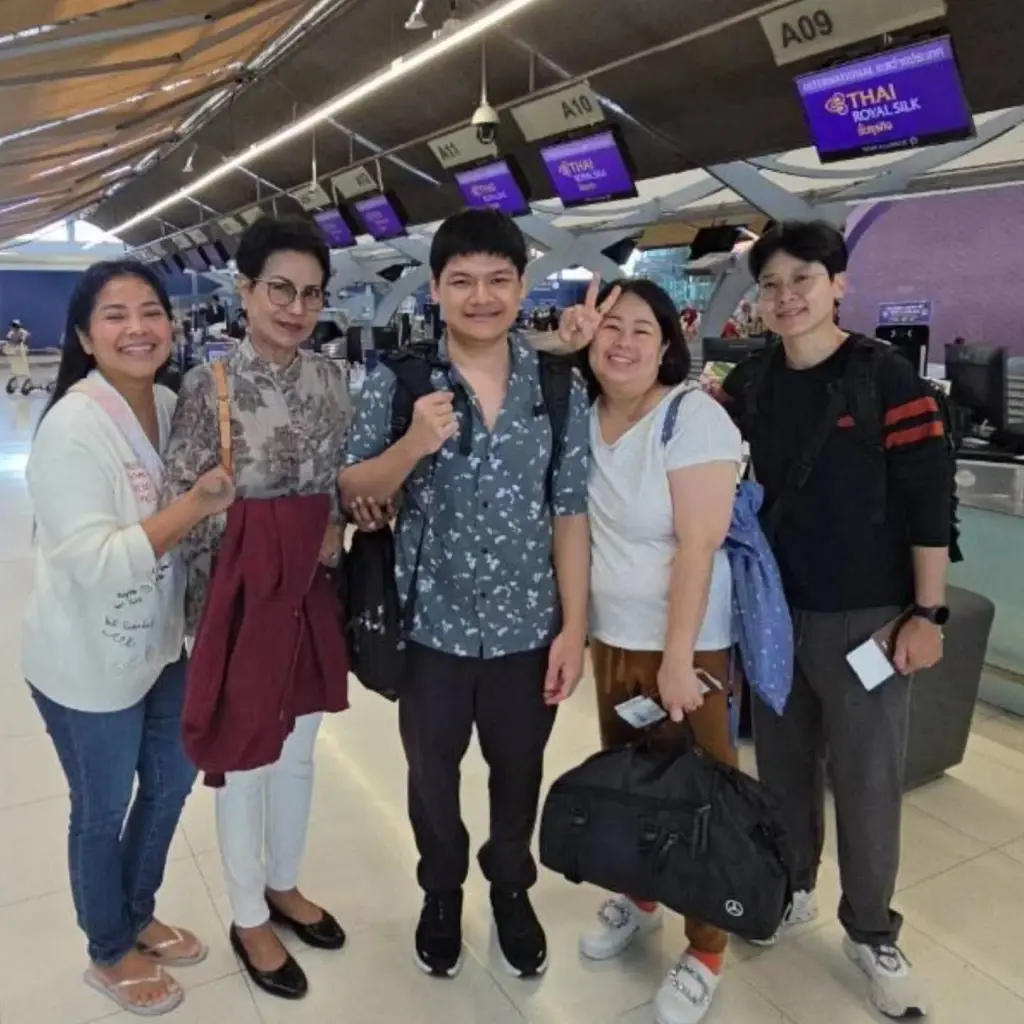 ตั๊ก ศิริพร กลั้นน้ำตาไม่อยู่ ส่งลูกชาย  บินลัดฟ้าเรียนต่ออังกฤษ