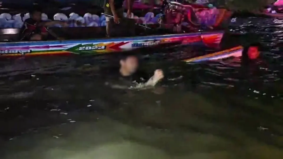 ระทึกงานรับบัวบางพลี! เรือชนสนั่นกลางคลอง เจ็บ 8 ราย เรือจม 1 ลำ