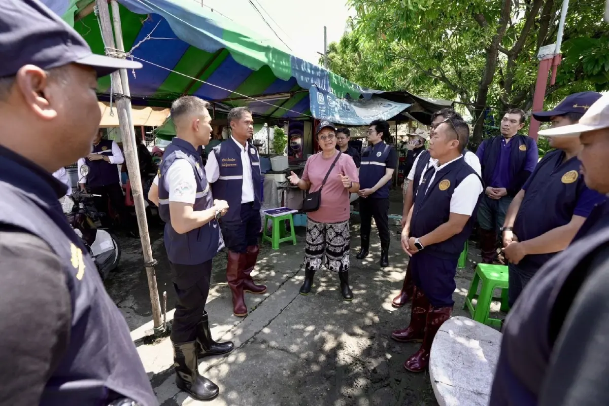 มท.3 นำทีมโยธาฯ ผนึก อส.-กทม. ลุย Big Cleaning เคลียร์ขยะทั่วพื้นที่