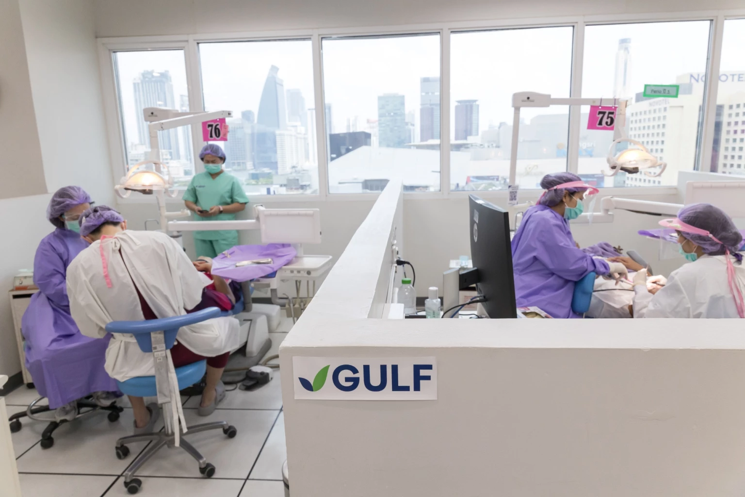 "GULF" มอบรถมินิบัส-รถตู้ มูลค่า 4.5 ลบ. สานต่อโครงการ GULF Sparks Smiles ปีที่ 6
