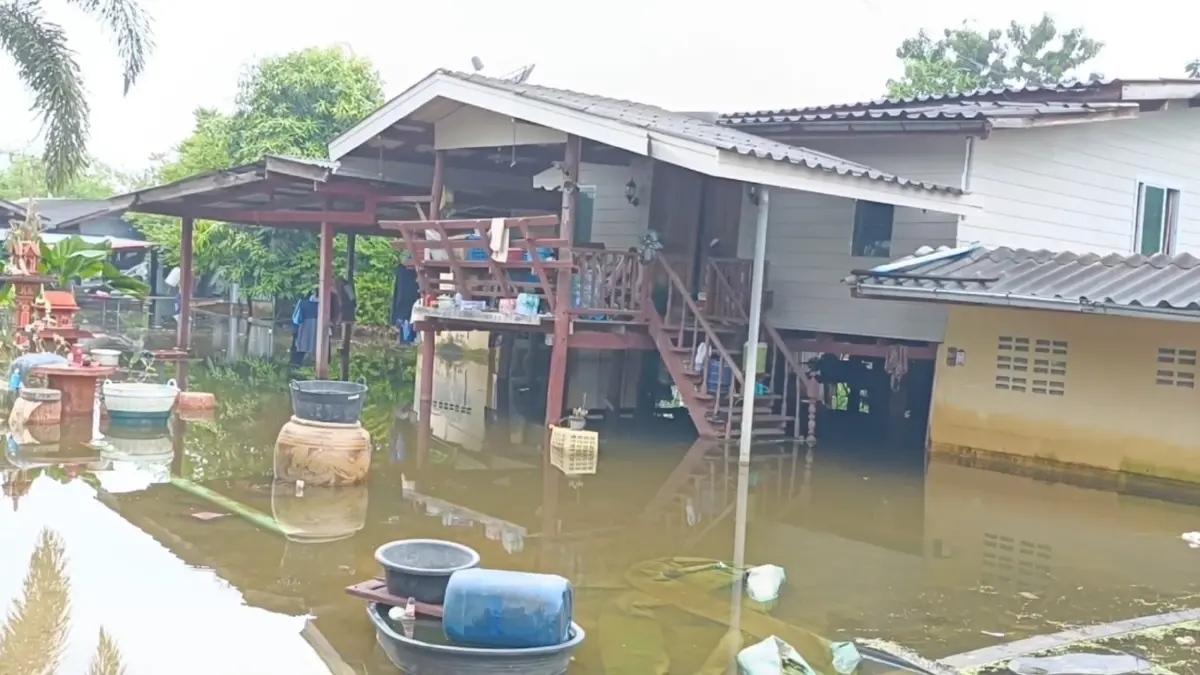 สถานการณ์น้ำท่วมโพธาราม ราชบุรี น้ำยังขังสูง 18 วัน ชาวบ้านเดือดร้อนหนัก