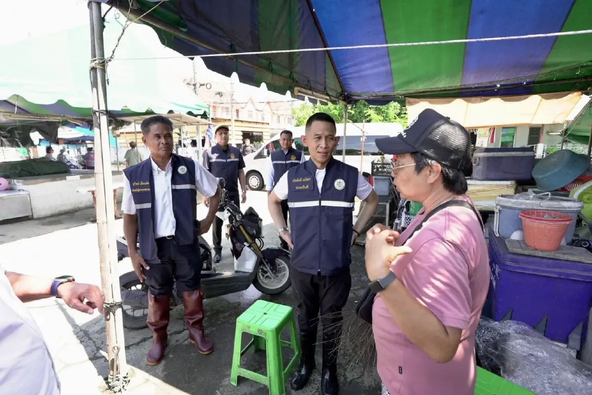 มท.3 นำทีมโยธาฯ ผนึก อส.-กทม. ลุย Big Cleaning เคลียร์ขยะทั่วพื้นที่