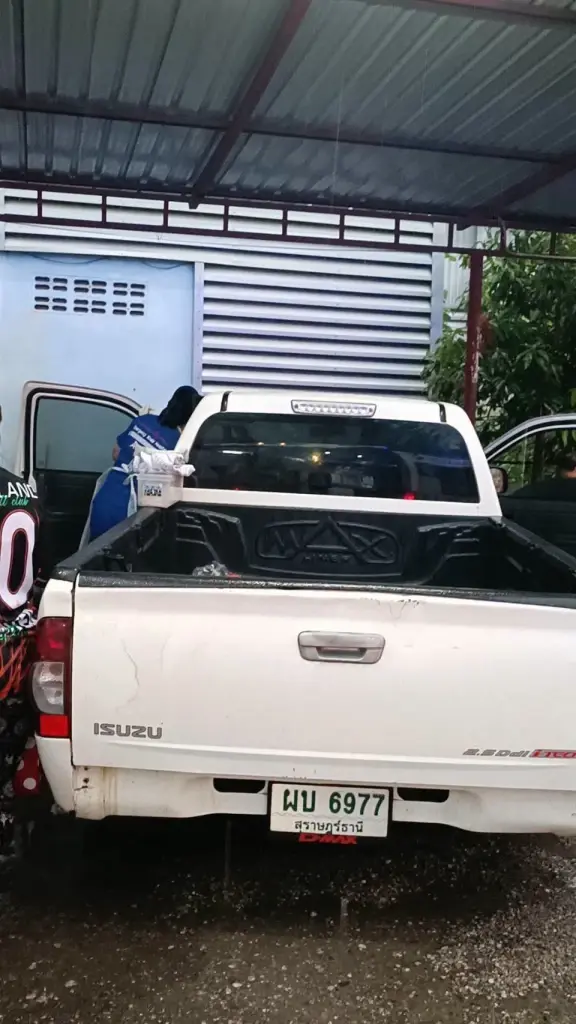 กระบะสาวสุดกลั้น ขับฝ่าสายฝน เลี้ยวเข้ามูลนิธิให้ช่วยทำคลอดฉุกเฉิน