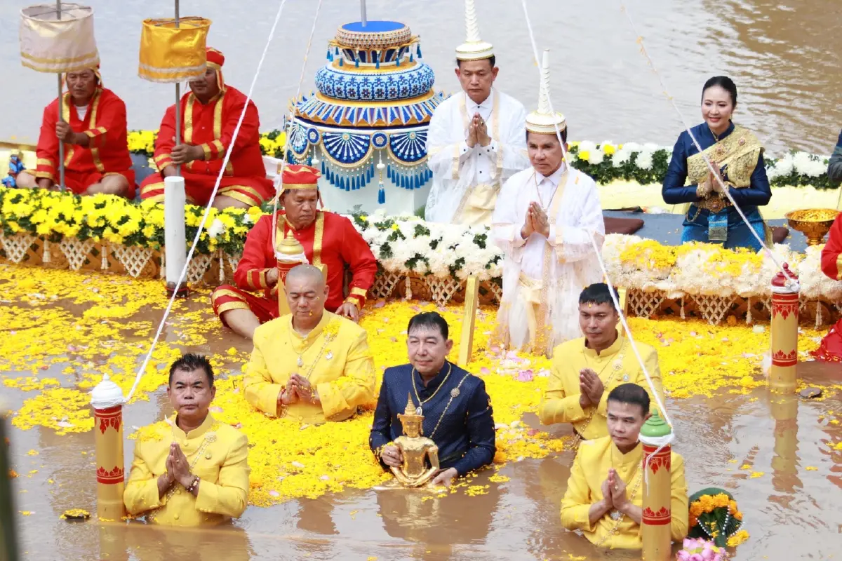 เลขรถ นายกฯ อนุทิน นั่งมาเปิดงาน ประเพณีอุ้มพระดำน้ำ 2569