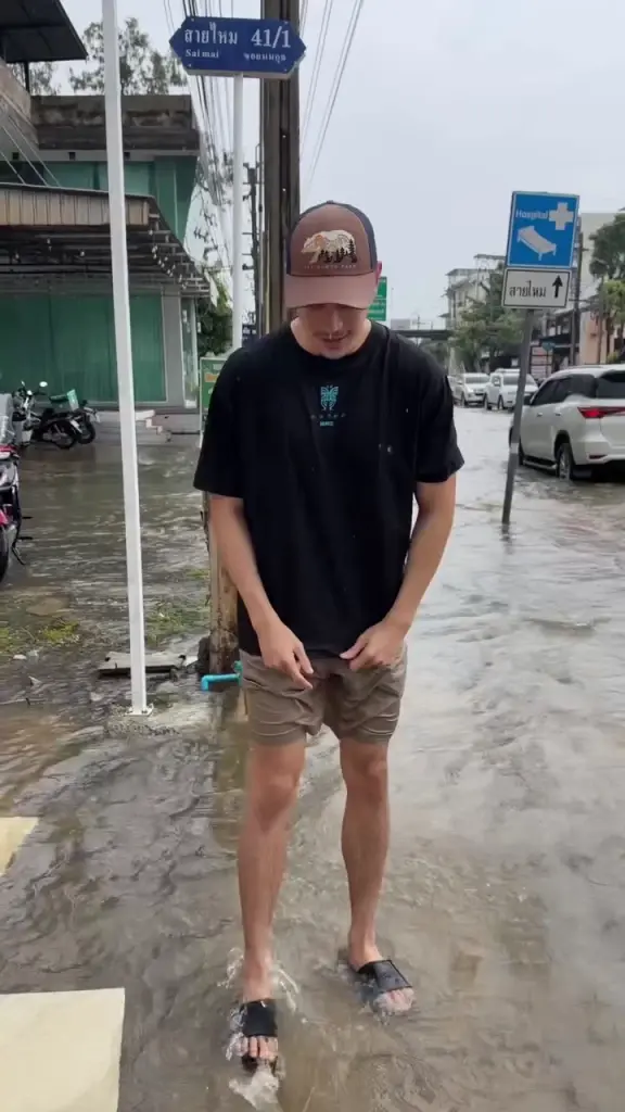 วิกฤตน้ำเหนือทะลักสายไหม "เคน ภูภูมิ" รุดตรวจร้านรับมือมวลน้ำ