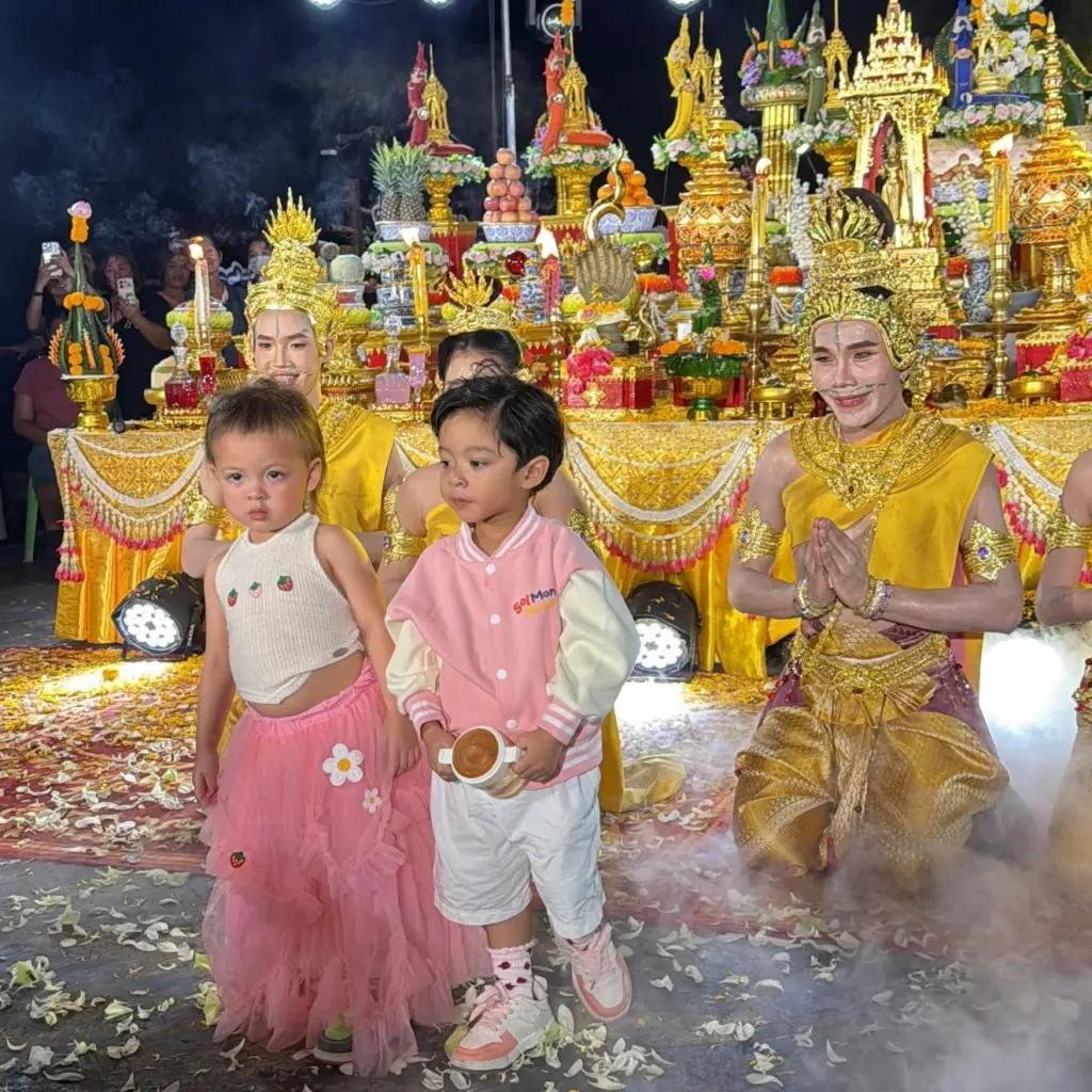 แห่ส่องเลข "โซล-โมเน่" ลูกแฝด "เม พรีมายา" ร่วมพิธีบวงสรวงใหญ่