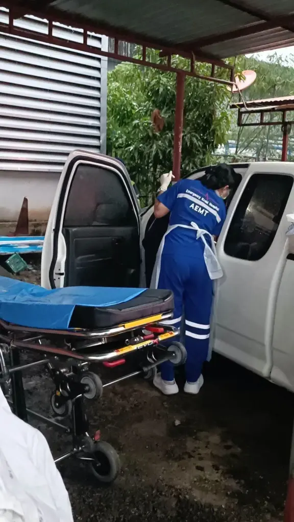กระบะสาวสุดกลั้น ขับฝ่าสายฝน เลี้ยวเข้ามูลนิธิให้ช่วยทำคลอดฉุกเฉิน
