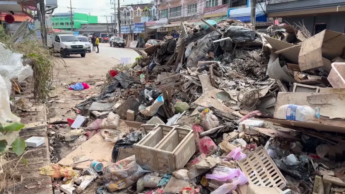 บ้านตัวเองโดนน้ำท่วมเละ แต่ยังเดินหน้ายื่นมือช่วยผู้ประสบภัย