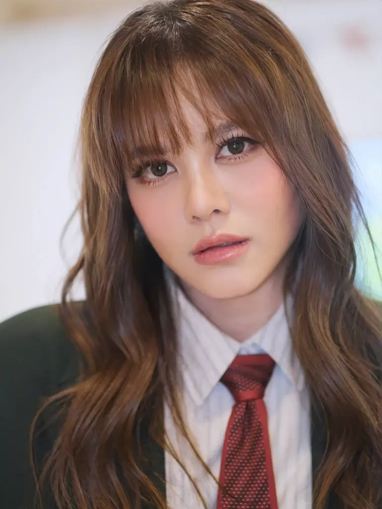 ช็อกราคาจริง  นักแสดงสาว หอบเศษทองหลอมเปลี่ยนเป็นทองแท่ง 