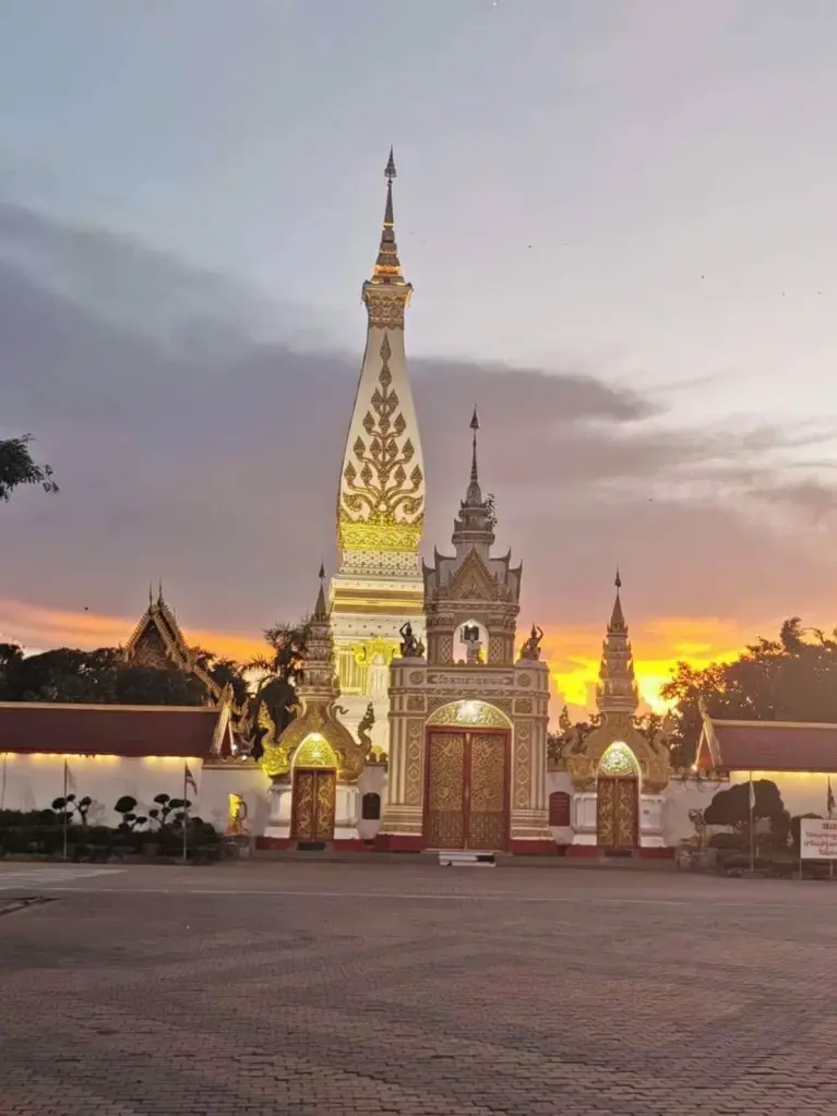 อดีตนายอำเภอ โพสต์เดือด ตั้งคำถามวัดพระธาตุพนม อ่านแล้วแทบไม่เชื่อ