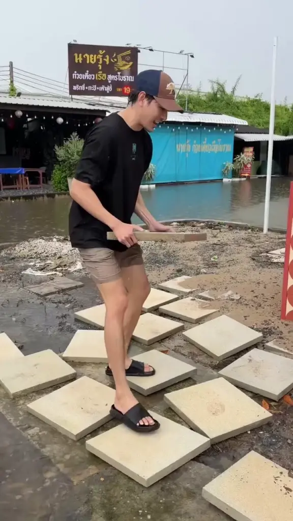 วิกฤตน้ำเหนือทะลักสายไหม "เคน ภูภูมิ" รุดตรวจร้านรับมือมวลน้ำ