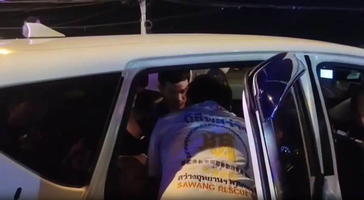 ส่องทะเบียนรถ คุณแม่ท้องแก่สุดกลั้น คลอดลูกบนรถเก๋งกลางทาง