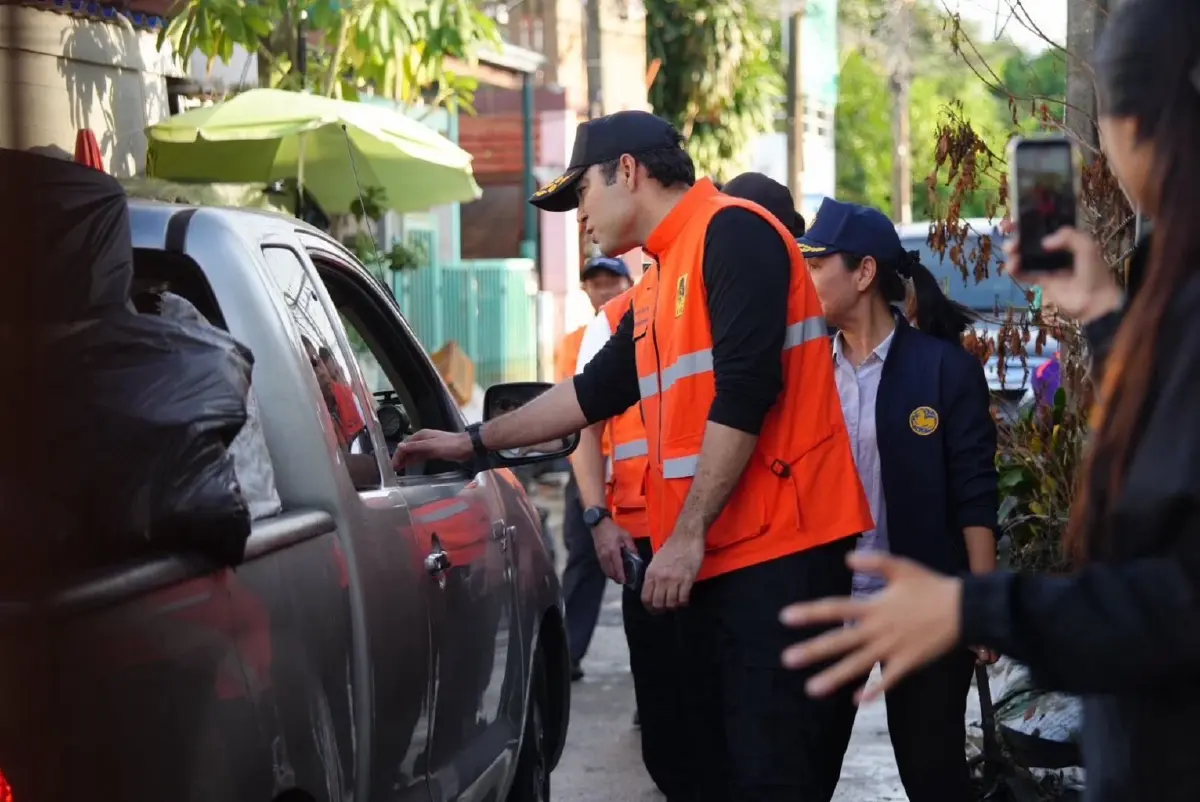 มท.3 นำทีมโยธาฯ ผนึก อส.-กทม. ลุย Big Cleaning เคลียร์ขยะทั่วพื้นที่