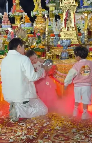 แห่ส่องเลข "โซล-โมเน่" ลูกแฝด "เม พรีมายา" ร่วมพิธีบวงสรวงใหญ่