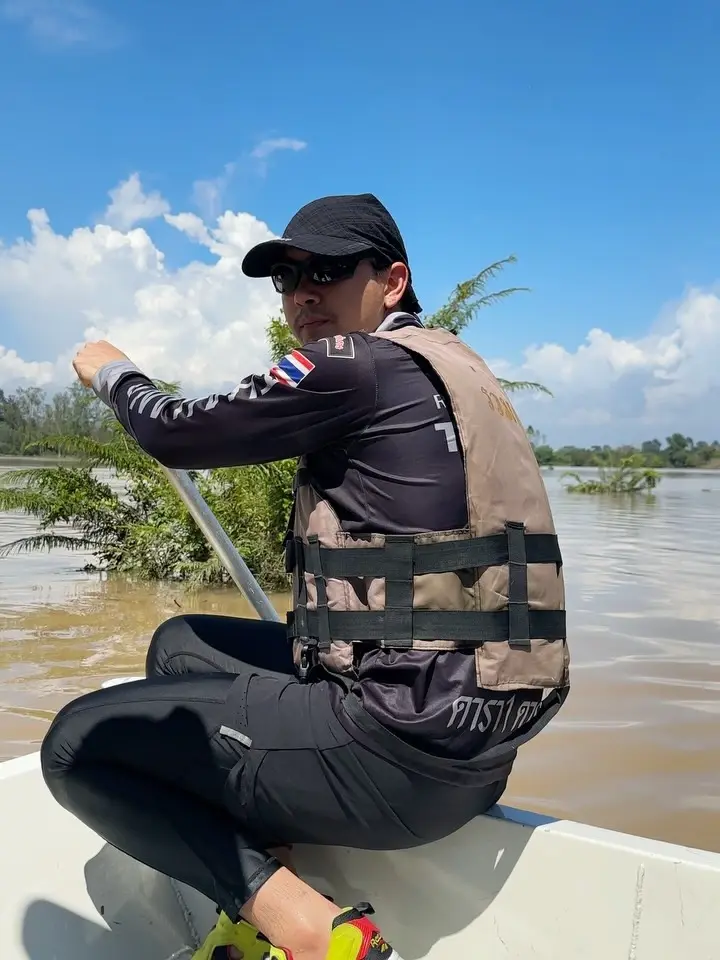 "เข้ม หัสวีร์" จับมือร่วมกตัญญู ลงพื้นที่แจกถุงยังชีพ ปราจีนบุรี 