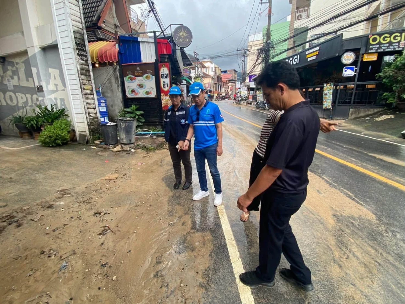 "มท.3" ลงพื้นที่ภูเก็ต "กปภ." ร่วมสนับสนุนน้ำดื่มและฟื้นฟูพื้นที่ประสบภัย