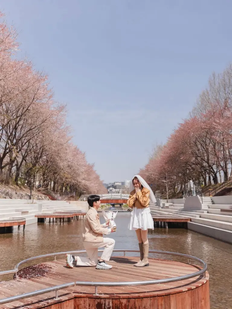 แป้ง มิตรชัย ลูกสาว เอ ไชยา ถูกแฟนหนุ่มนอกวงการ คุกเข่าขอแต่งงาน