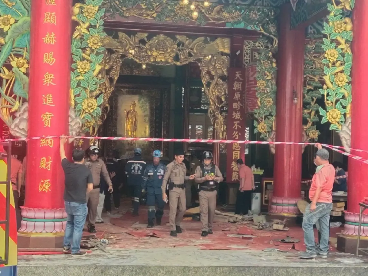 แห่หลุดโฟกัส รถเก๋งไฟฟ้าพุ่งชนศาลเจ้าแม่กวนอิม มูลนิธิเทียนฟ้า