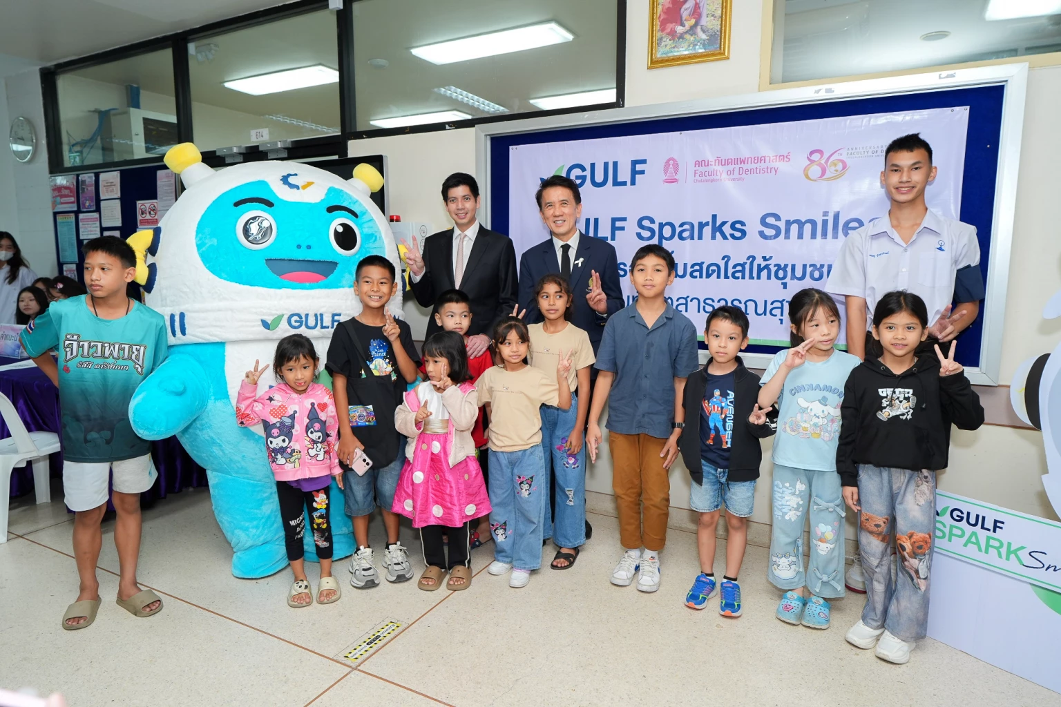 "GULF" มอบรถมินิบัส-รถตู้ มูลค่า 4.5 ลบ. สานต่อโครงการ GULF Sparks Smiles ปีที่ 6