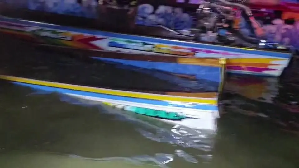 ระทึกงานรับบัวบางพลี! เรือชนสนั่นกลางคลอง เจ็บ 8 ราย เรือจม 1 ลำ
