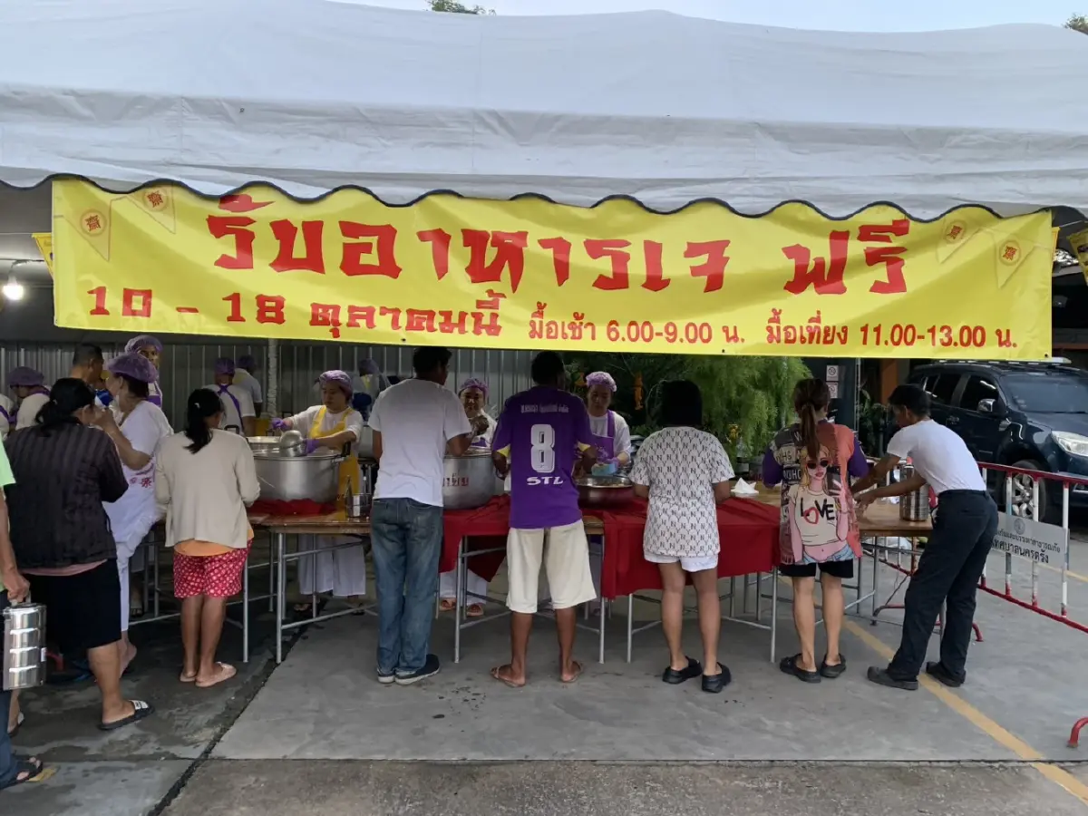 น้ำใจงดงาม! ร้านขนมเปี๊ยะซอย 9 เมืองตรัง แจกอาหารเจฟรี