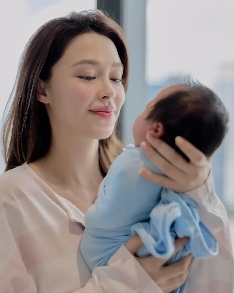 นางเอกสาว เผยโฉมหน้าลูกคนที่ 3 ชัดๆ จ้ำม่ำน่าฟัดแก้มมาก