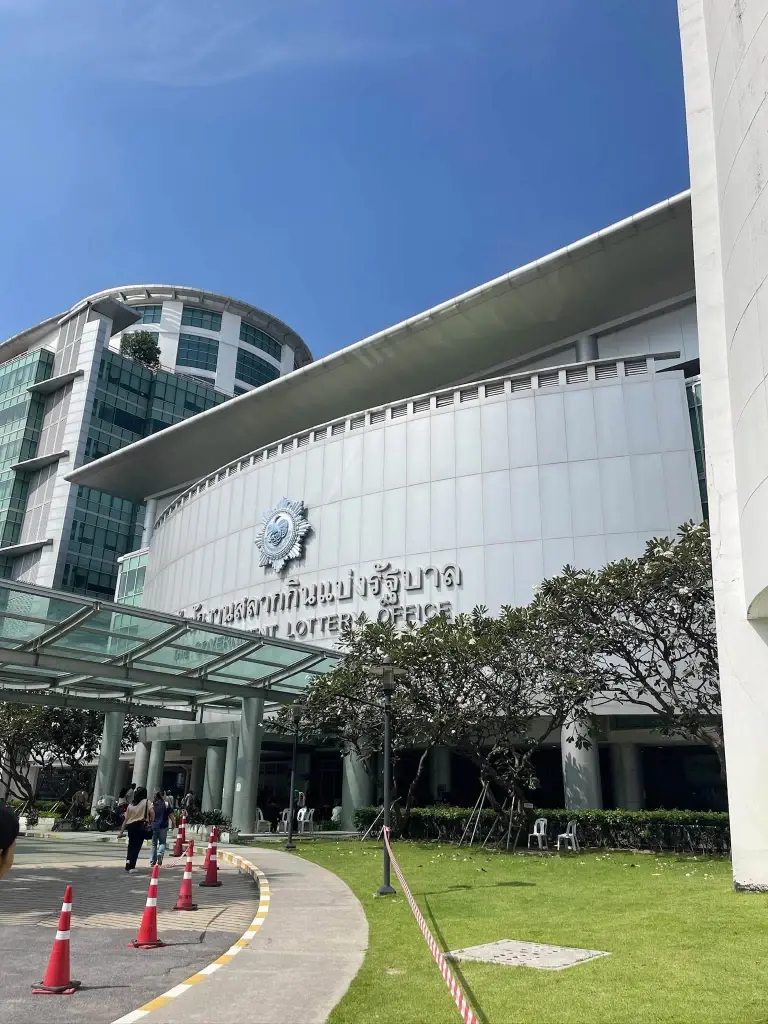 คนถูกรางวัลที่ 1 มารีวิวเอง เผยขั้นตอนขึ้นเงินเองที่กองสลาก