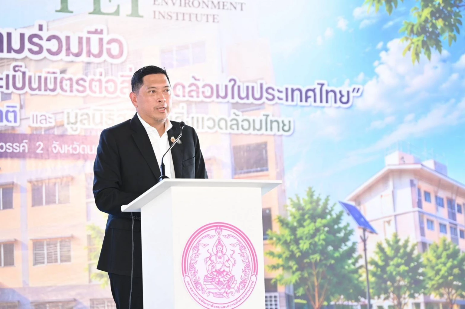 "รมว.นิกร" ดันบ้านเขียว ลดค่าไฟ-ค่าครองชีพ พัฒนาต้นแบบที่อยู่อาศัยยั่งยืน